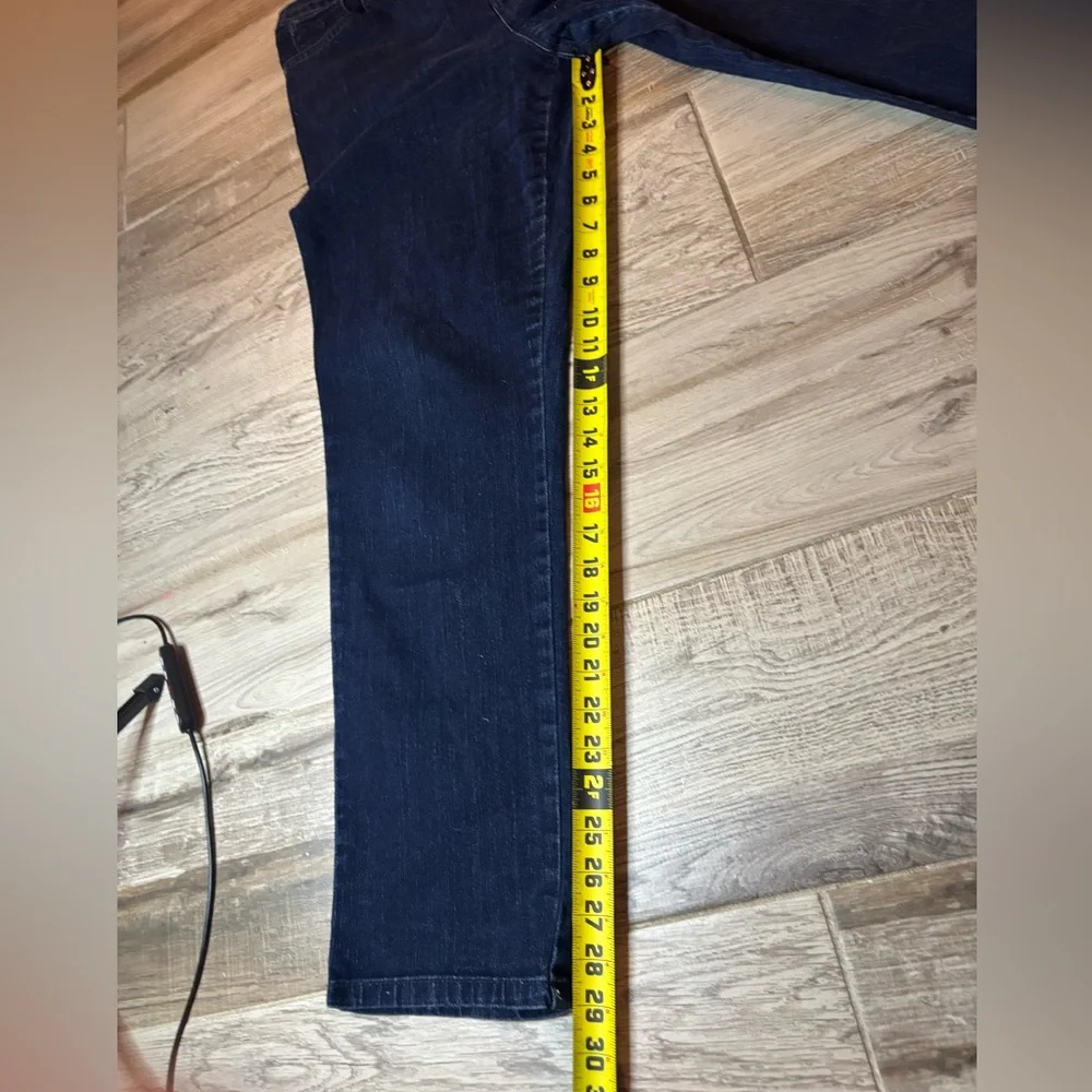 Gloria Vanderbilt Dark Indigo Straight Leg Jeans size 12 in great condition